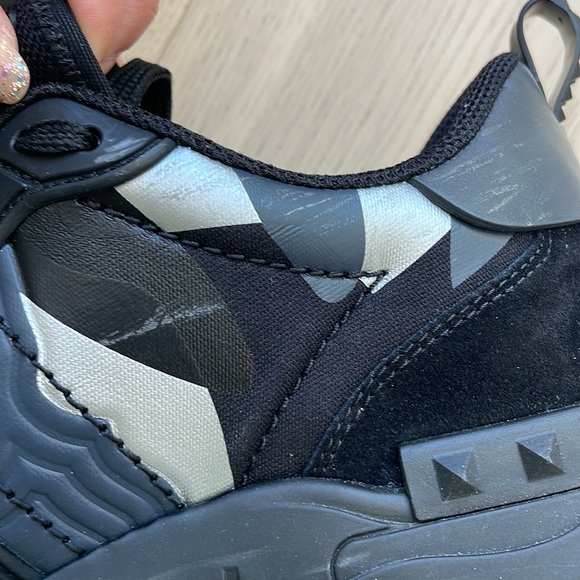 Valentino Garavani Rockrunner Plus Sneakers - Picture 14 of 14